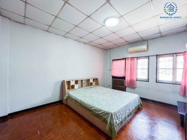 *****ทาวน์เฮ้าส์มือสองนนทบุรี ม.นันทนาการ์เด้นท์ 1 ท่าอิฐ บนเนื้อที่มากถึง 21.3 ตร.ว. ฟังก์ชัน 2 ห้องนอน 2 ห้องน้ำ 1 ที่จอดรถ แถมฟรี! 2 เครื่องปรับอากาศ ทำเลดี เชื่อมต่อถ.ราชพฤกษ์, ถ.รัตนาธิเบศร์ ใกล้รถไฟฟ้าสายสีม่วง "สถานีบางรักน้อยท่าอิฐ" และทางด่วน "งามวงศ์วาน"